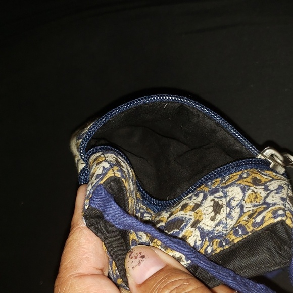 NWOT- Crossbody Cotton Purse/ Cell Phone Bag. 2 Zippers. Stadium Size. - Picture 4 of 6